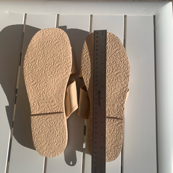 New VINCE vanilla cream soft leather slip on shoes size 11M - Picture 9 of 10